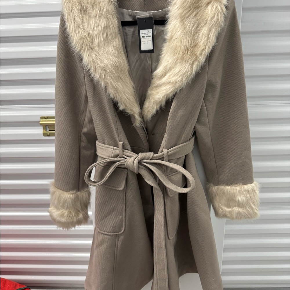 CityChic Stylish Tan Coat with Faux Fur Trim